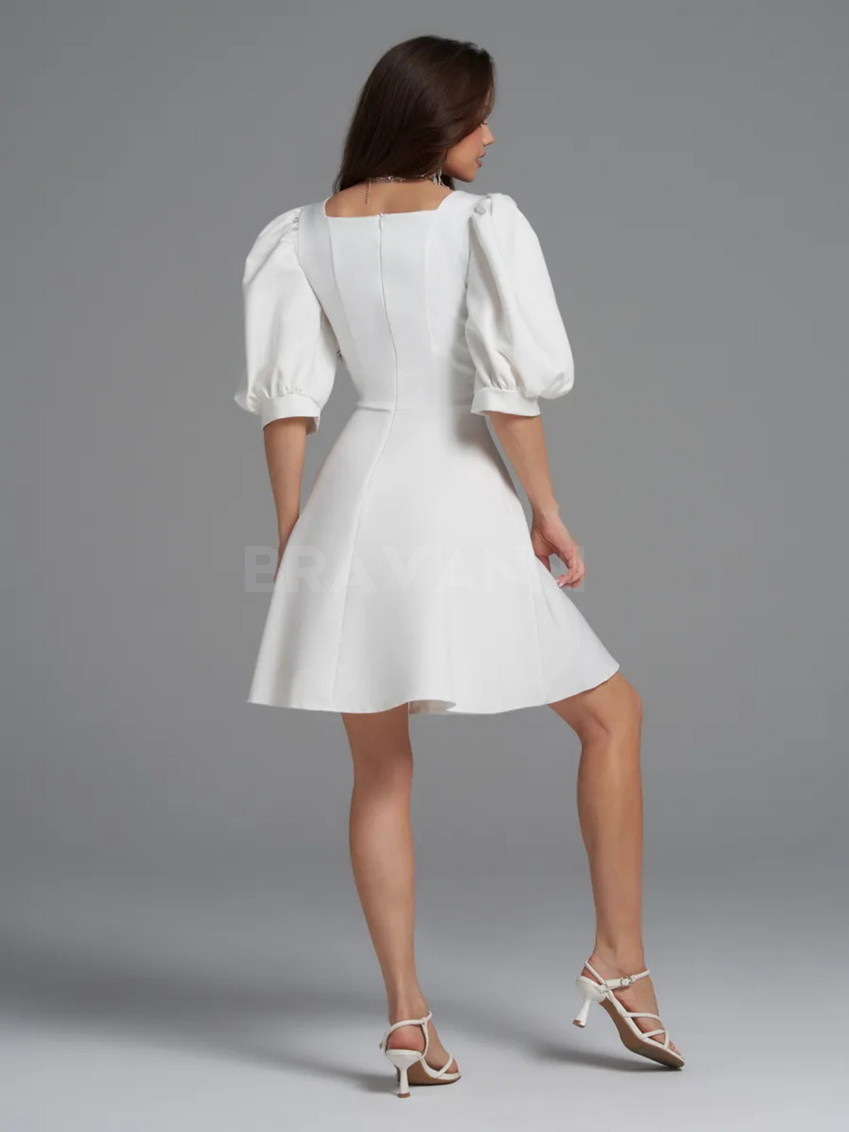 Vestido A-Line com Mangas e Abertura nas costas - FreeGlow